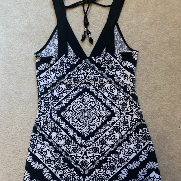 White House Black Market women’s tank top - Picture 3 of 6